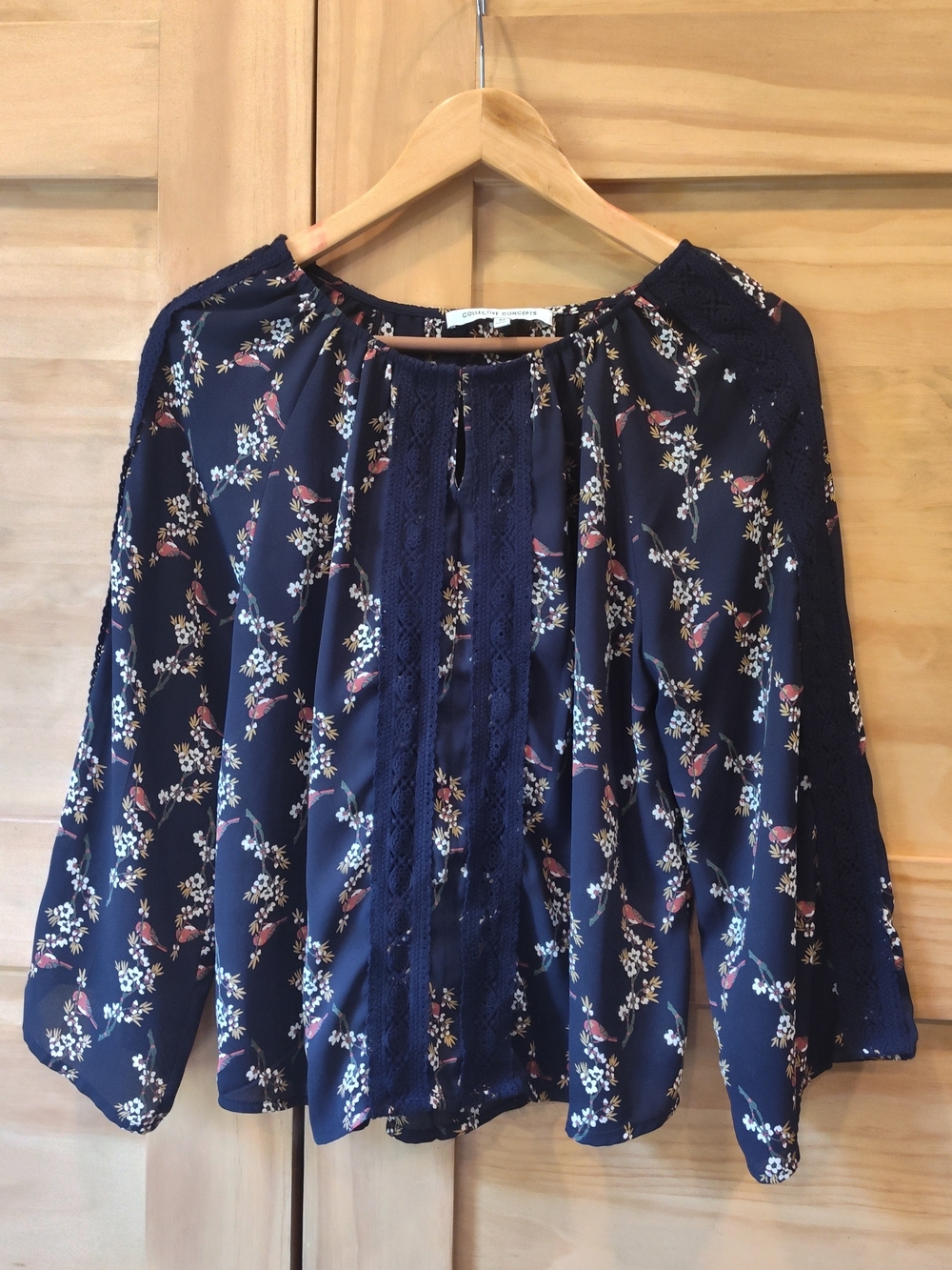 Collective Concepts Navy Bird Floral Lace-Trim Blouse | Wide Long Sleeve | M